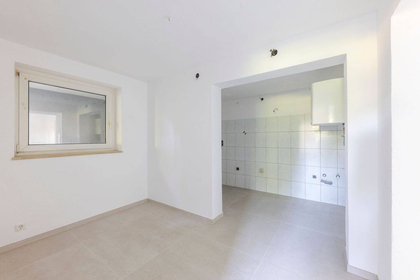 Frisch modernisiert - sofort einziehen | 2,5-Zimmer-Wohnung mit Gemeinschaftsgarten – Backnang – Vorschaubild 3