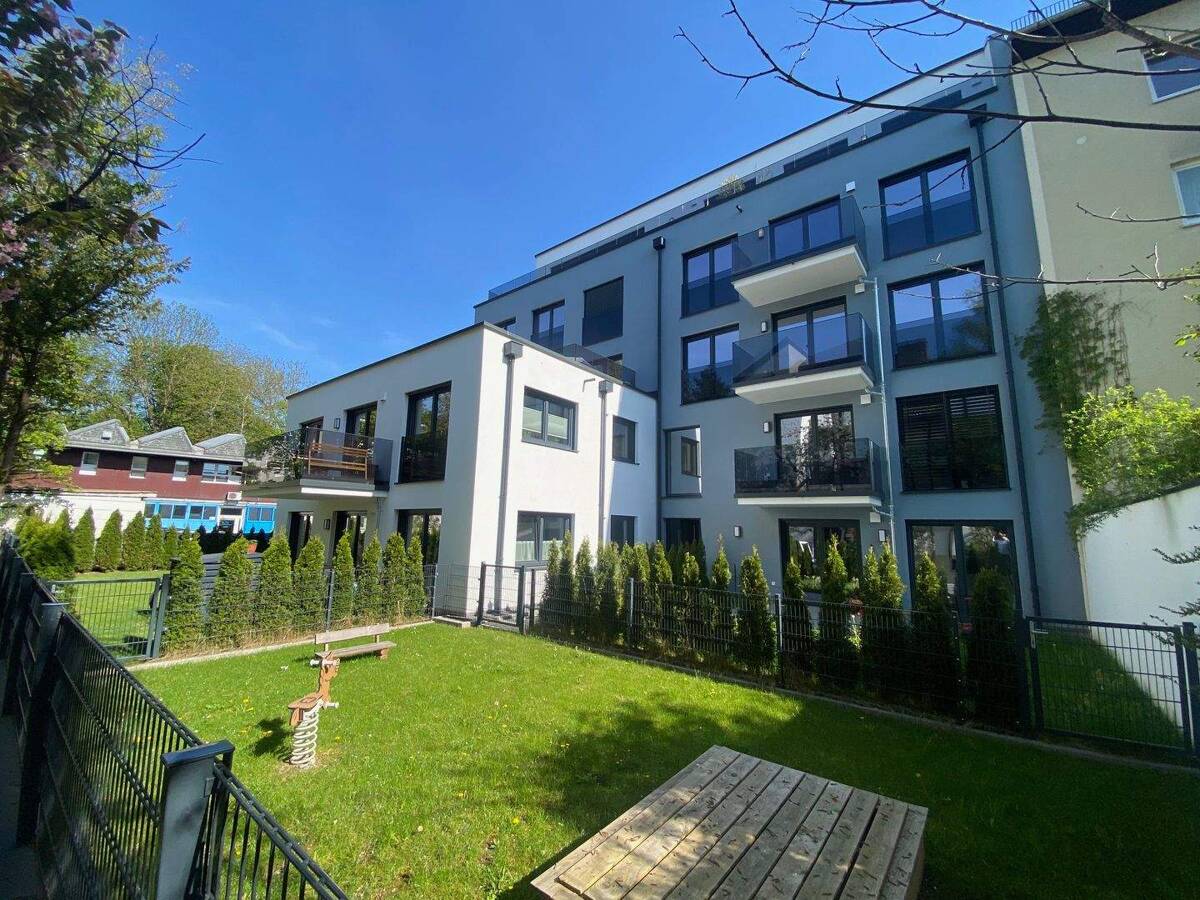 Fertiggestellt und bezugsfrei*Exklusive 2 Zimmer Obergeschosswohnung im 2 OG* – 81543 München – Bild 1 von 9