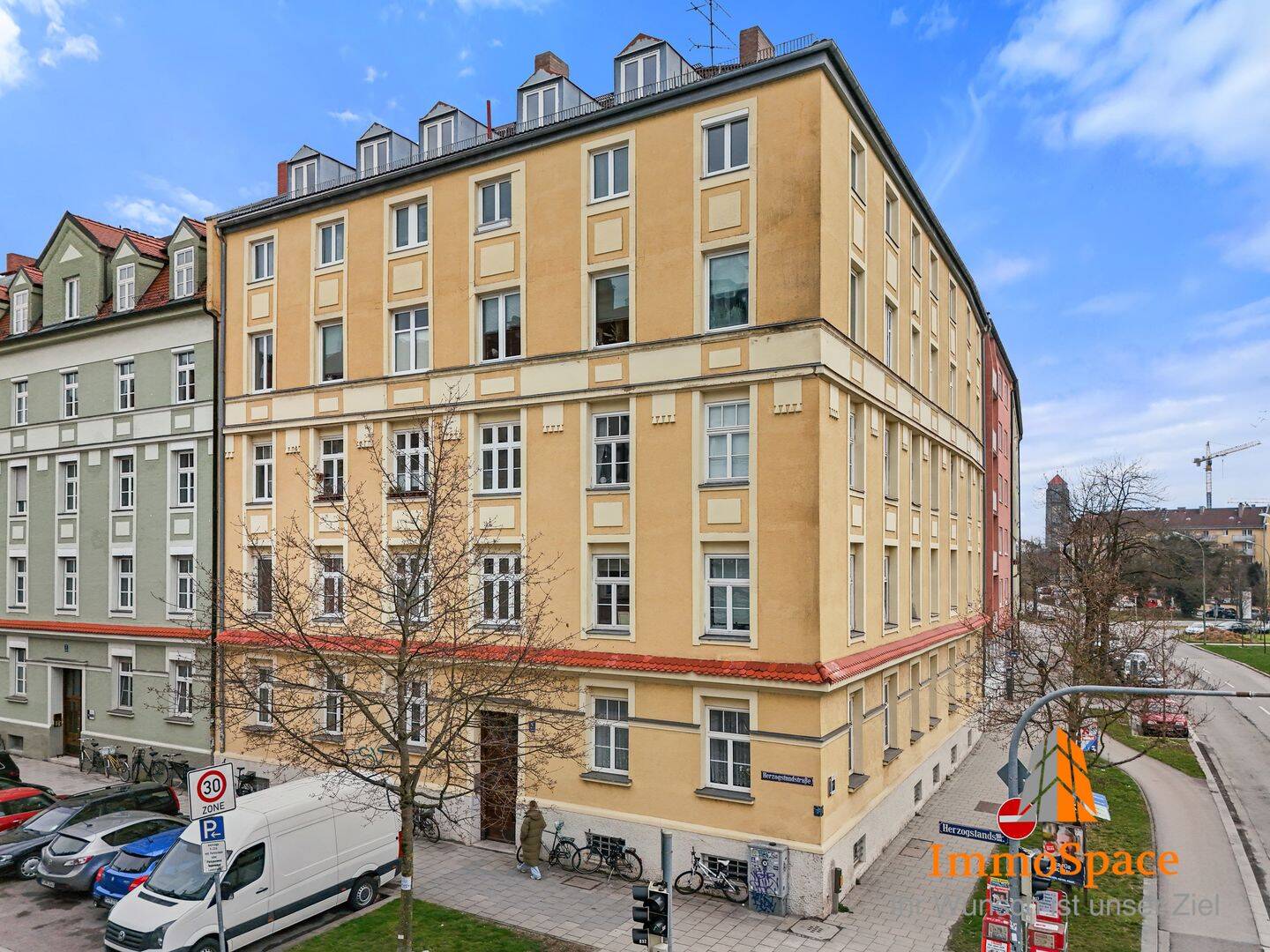 IMMOSPACE *DENKMALSCHUTZJUWEL MIT VIEL PLATZ!* – München – Vorschaubild 4