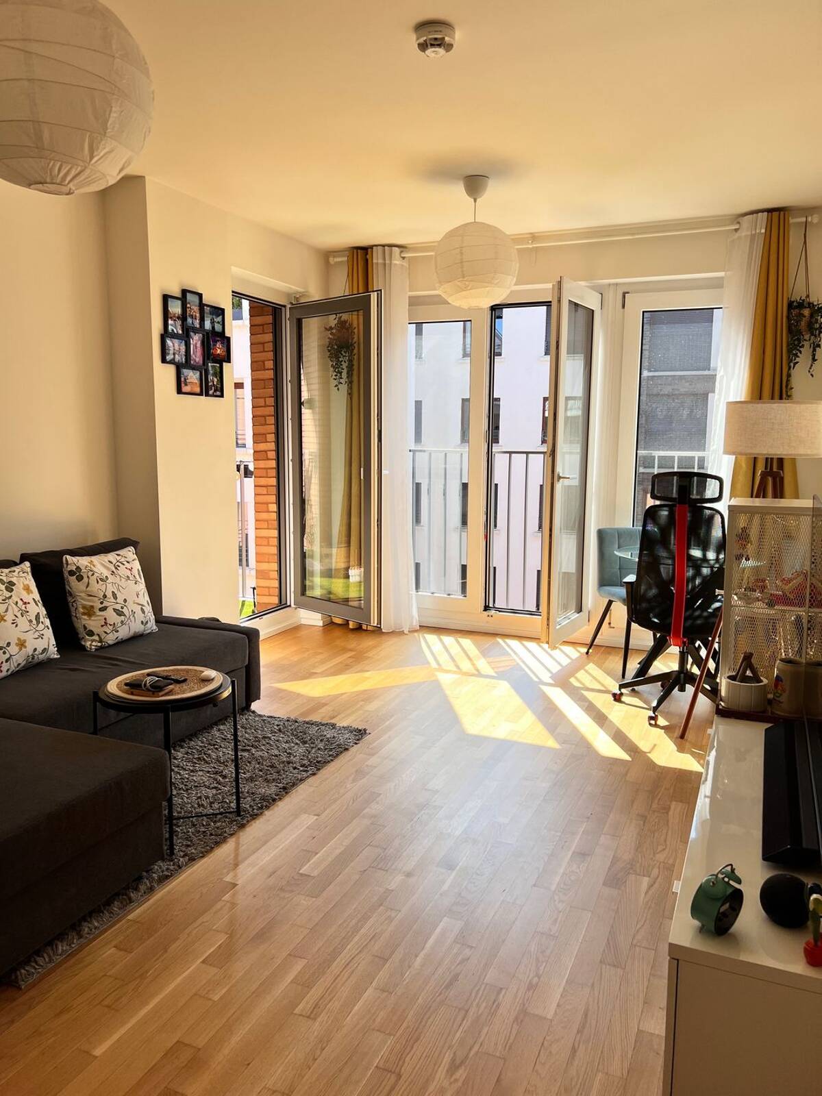 Lichtdurchflutete Wohlfühloase 2-Zimmer-Wohnung mit Balkon im Ostend – 60314 Frankfurt am Main – Bild 1 von 8
