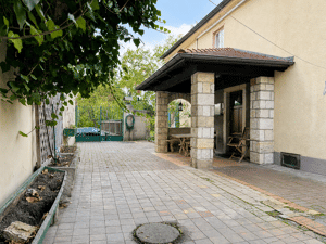 Ein-/Zweifamilienhaus mit Werkstatt, Garagen & Entwicklungspotenz – 1219 Dresden – Vorschaubild 3