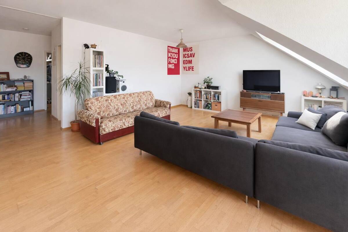 Offenbach-Rosenhöhe: Großzügiges, individuelles Wohnerlebnis mit Dachterrasse und 2 Stellplätzen! – 63069 Offenbach am Main – Bild 1 von 7