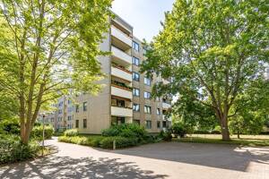 2-Zimmerwohnung mit Balkon, Aufzug, Stellplatz und viel Potenzial