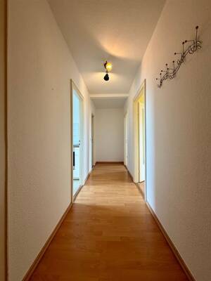 Bezugsfreie 2-Zimmer-Wohnung mit Weitblick, Balkon, Aufzug und Bodenkammer // Kiel-Dietrichsdorf – 24149 Kiel – Vorschaubild 6