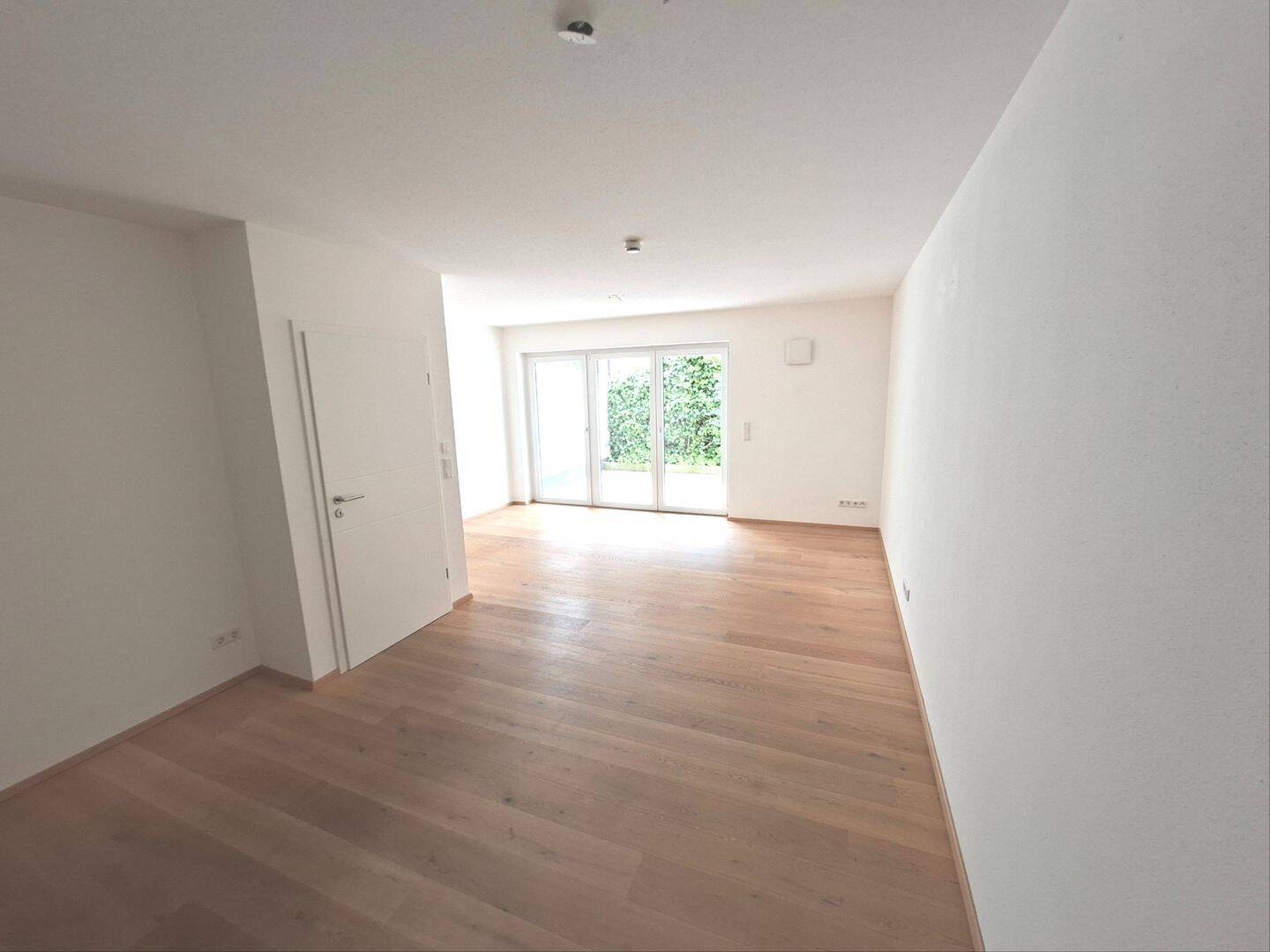 Familienfreundliches 5-Zimmer-Reihenhaus mit Dachterrasse und Hobbyraum – München – Vorschaubild 2