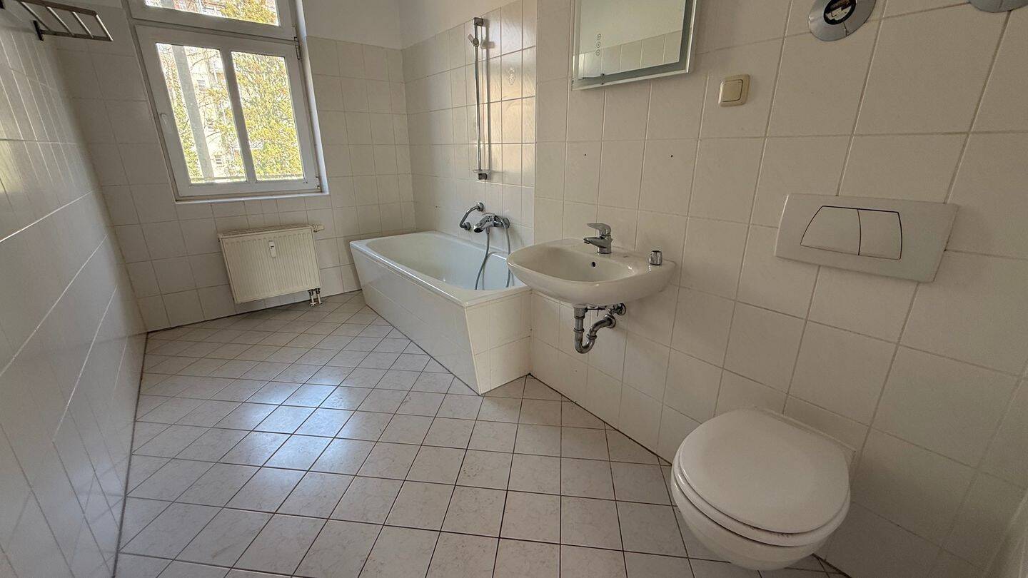 3. OG + Aufzug + großer Balkon + 2er-WG-gerecht ! – Chemnitz – Vorschaubild 4