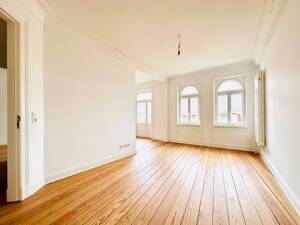 Altbau trifft Moderne - Stilvoll sanierte 2-Zimmer-Altbauwohnung im 3. Obergeschoss