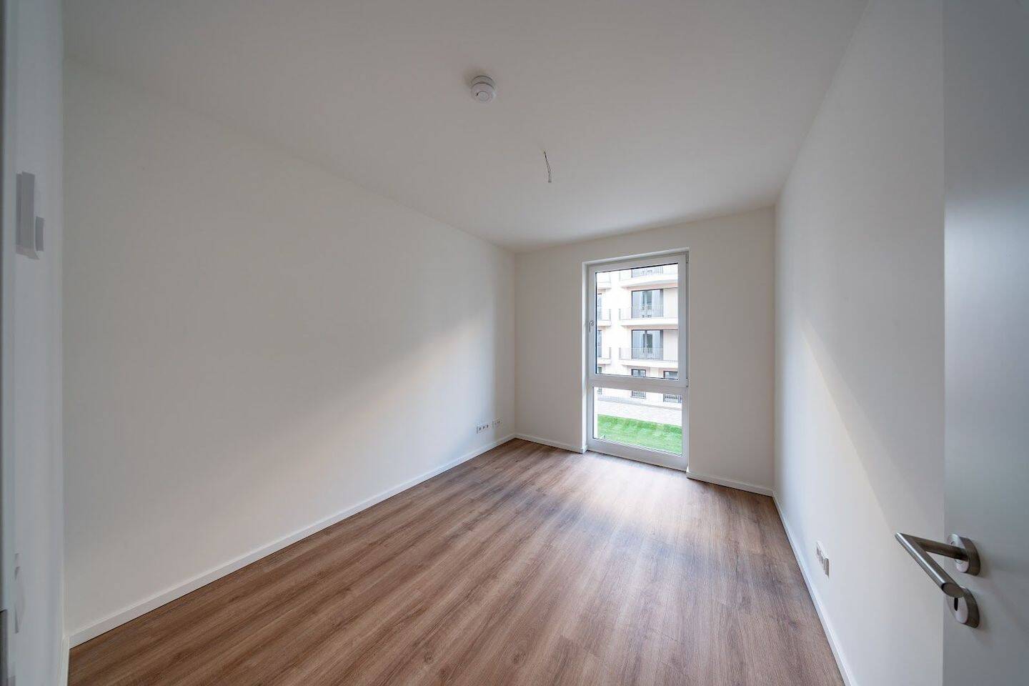 Große 5-Zimmerwohnung mit Terrasse im Erstbezug / nur mit WBS bis 220% – Berlin – Vorschaubild 8