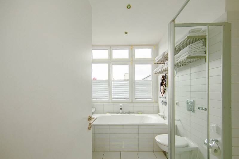 Bezugsfreie DG-Whg mit Terrasse EBK Kamin u. Aufzug – Berlin – Vorschaubild 8