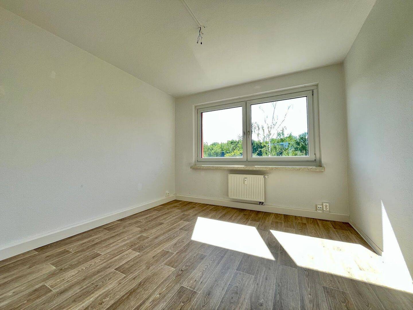Ihr neues Familiennest: Balkon mit Parkblick, helle Räume, naturnahe Lage – Chemnitz – Vorschaubild 4