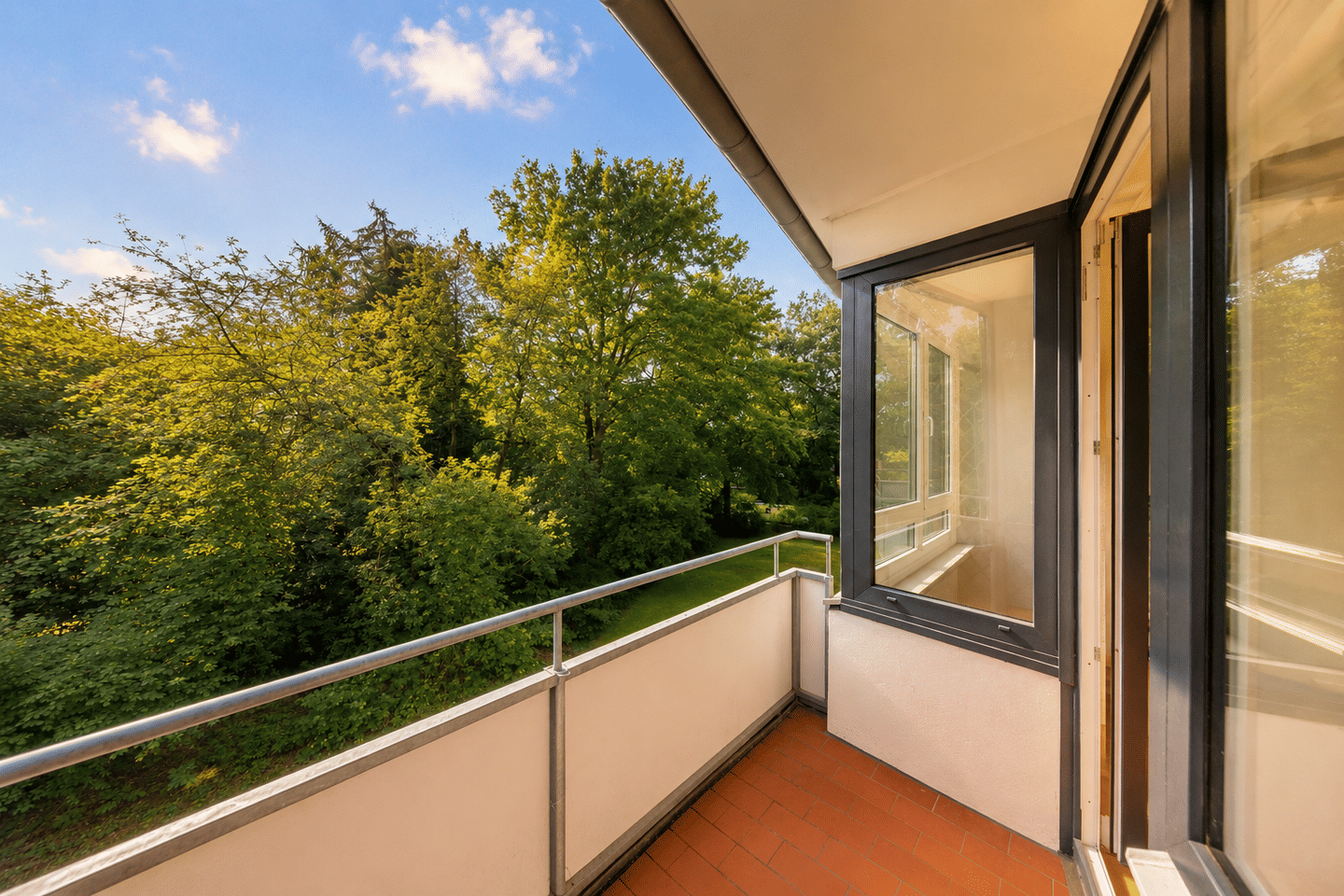 Kapitalanlage mit Südbalkon in gefragter Lage – Hamburg – Vorschaubild 2
