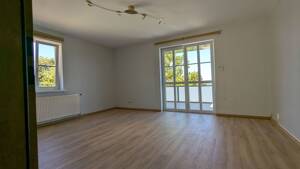 Wohnen mit Aussicht: Helle 2-Zimmer-Wohnung mit großem Balkon und Burgblick – 97877 Wertheim – Vorschaubild 2