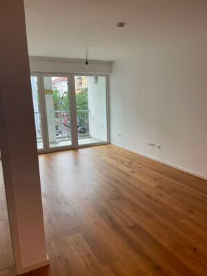 Frisch renovierte 2-Zimmer-Wohnung mit Loggia in Berlin-Friedrichshain – 10247 Berlin – Vorschaubild 6