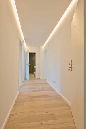ERSTBEZUG! 3 Zi. Traumwohnung! Eiche Parkett, Großformatfliesen, Einbauküche, Elektro neu etc. – 81243 München – Vorschaubild 6