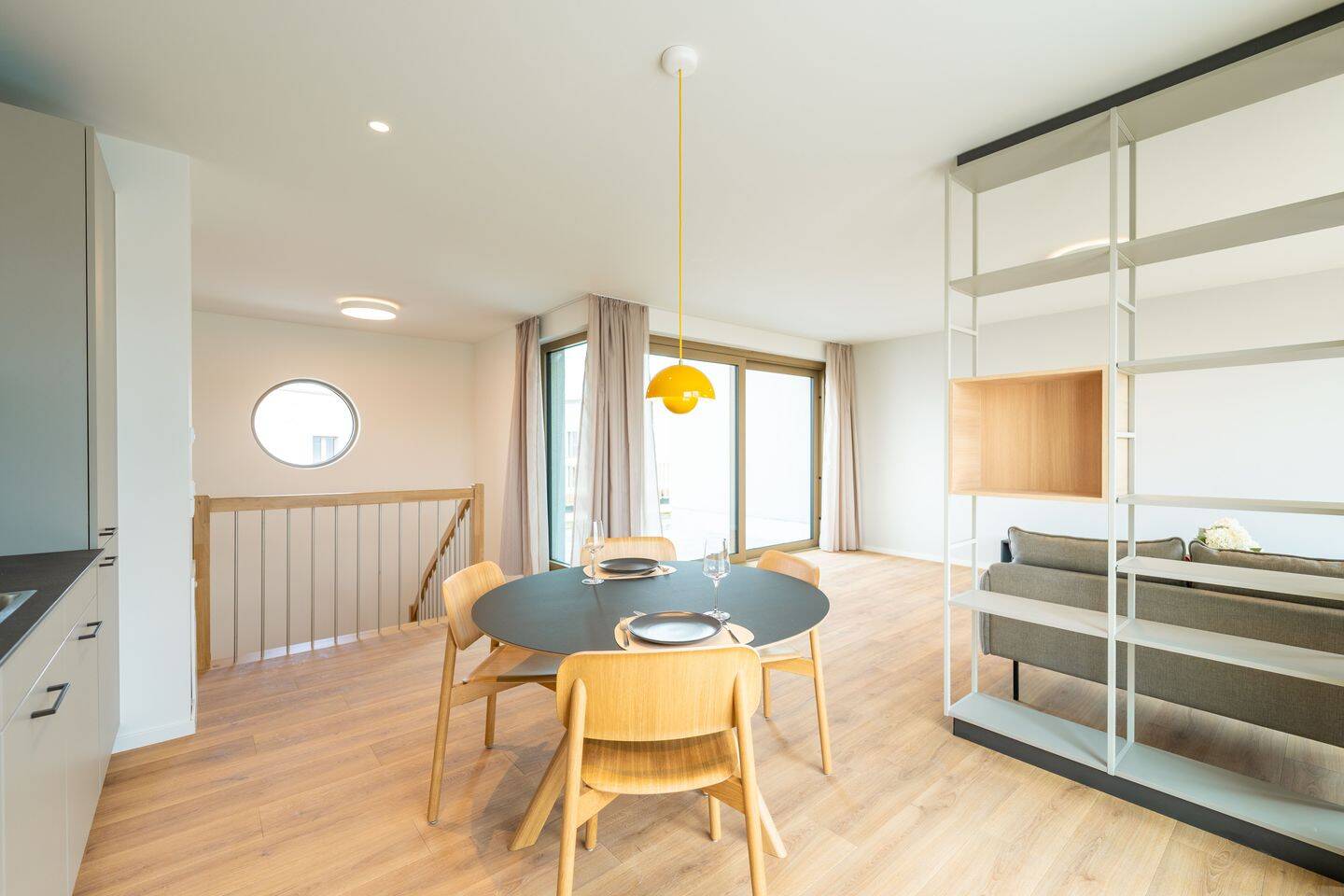 Topmoderne und vollmöblierte Maisonettewohnungen mit Blick über Stuttgart – Stuttgart – Vorschaubild 9