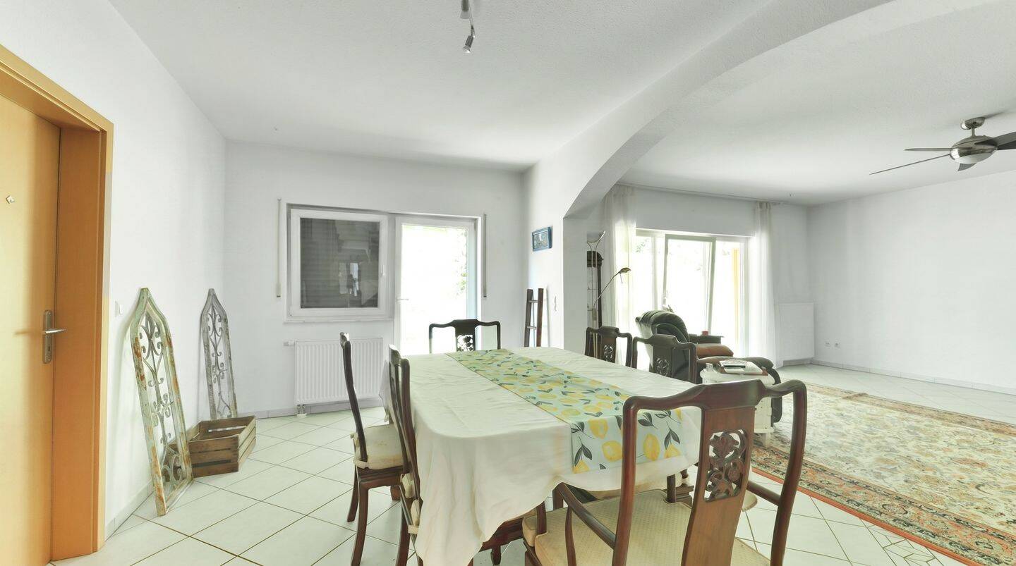 Repräsentatives Einfamilienhaus mit Balkon, Garage und Wintergarten – Hettenhausen – Vorschaubild 7