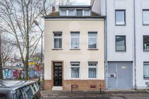Charmantes Zweifamilienhaus in zentraler Lage mit vielfältigen Nutzungsmöglichkeiten