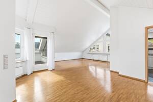 Viel Raum zum Wohlfühlen - 4-Zimmer-Dachgeschosswohnung mit Dachterrasse und Hobbyraum – 70569 Stuttgart – Vorschaubild 2
