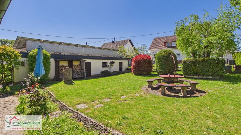 MERZIG-HILBRINGEN: CHARMANTES WOHNHAUS / PV-ANLAGE / GARTEN / GARAGE / TOP LAGE! – Merzig – Bild 1 von 9