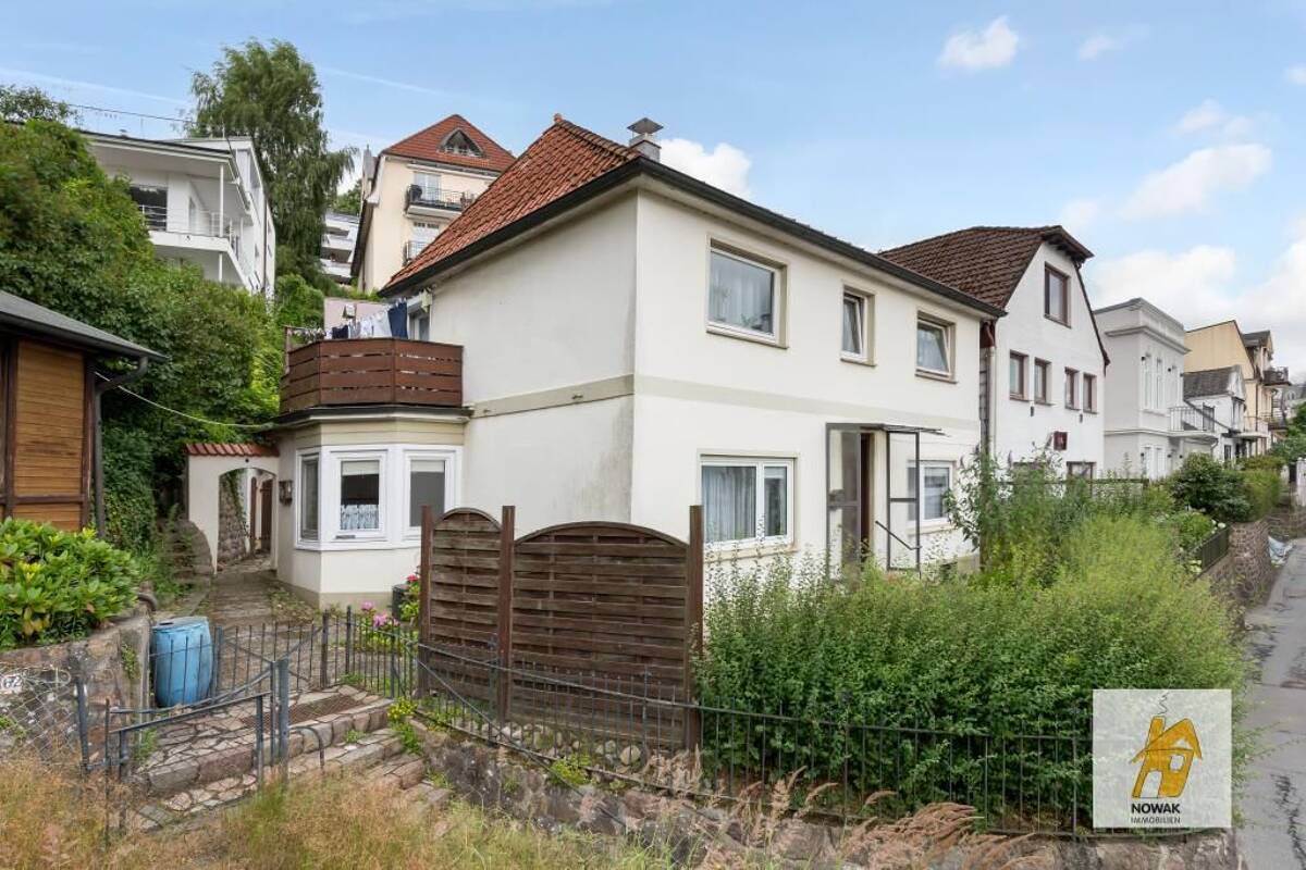 Gemütliches Wohnhaus im Blankeneser Treppenviertel mit 5 Zimmern und ca. 145 m² Wohnfläche auf einem ca. 396 m² große... – 22587 Hamburg – Bild 1 von 9