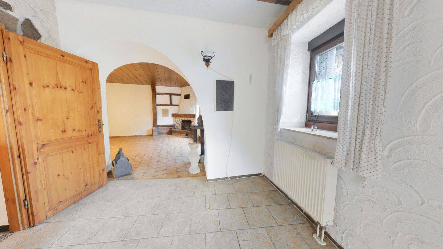 Freistehendes Einfamilienhaus mit Charakter, Kamin und Werkstatt - ruhiges Wohnen mit Charme – Ettringen – Vorschaubild 8