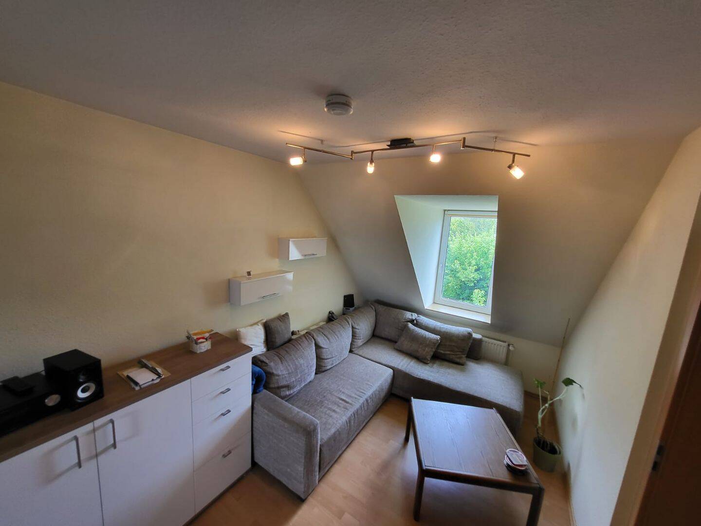 Charmante 2 Zi. DG-Wohnung Mögeldorf