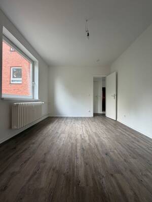 Renovierte 2 Zimmer Wohnung mit neuem Bad und Balkon! – 22111 Hamburg – Vorschaubild 3