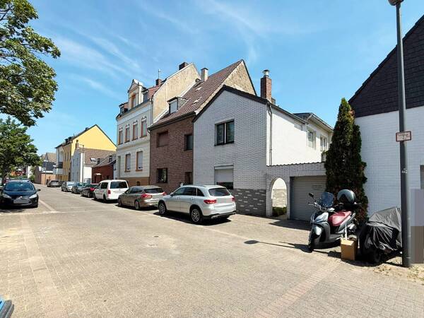 Mehrfamilienhaus in 50735 Köln mit 211 m² kaufen