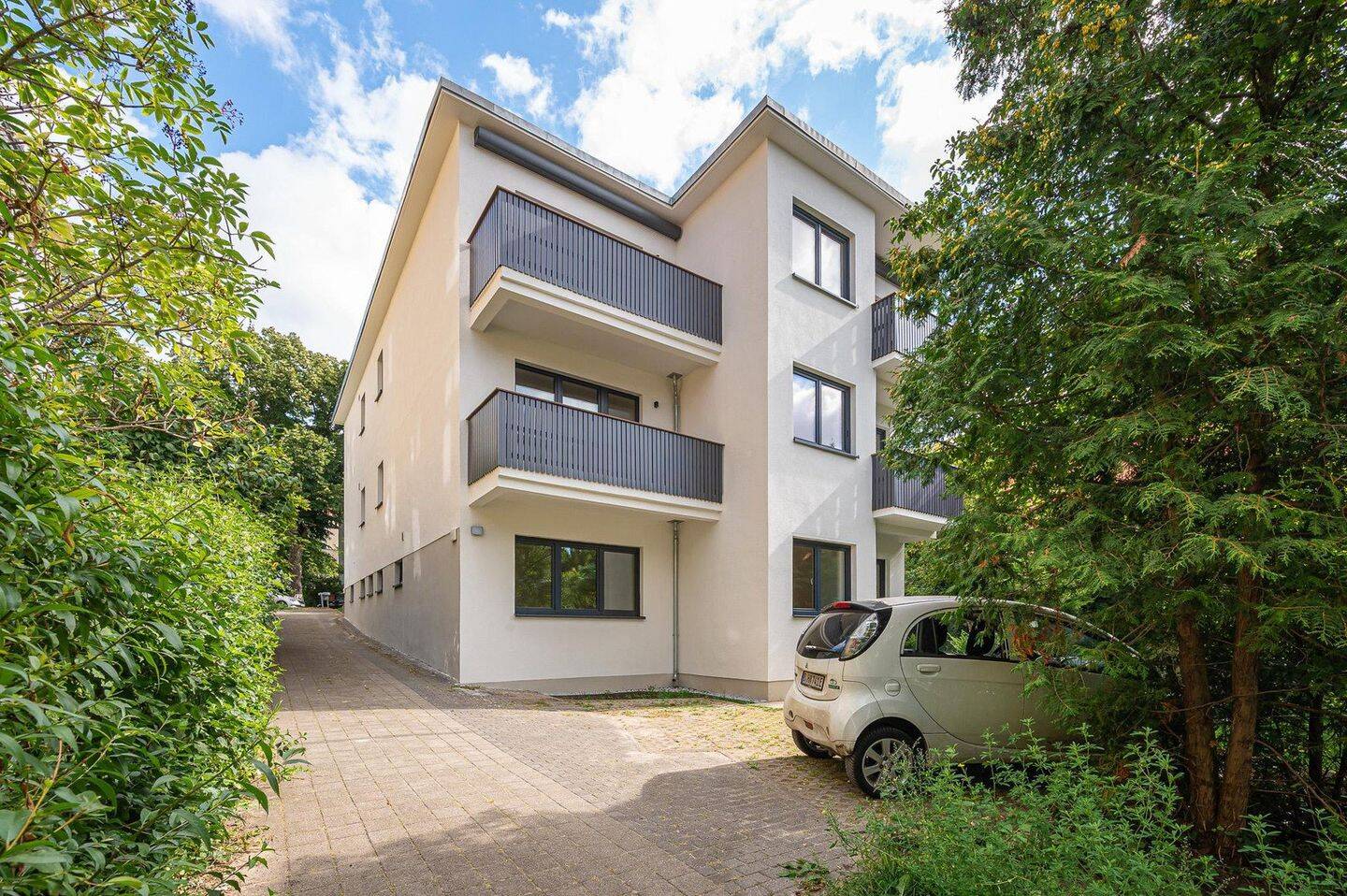 Dachwohnung - Erstbezug nach Renovierung - Grün und Zentral