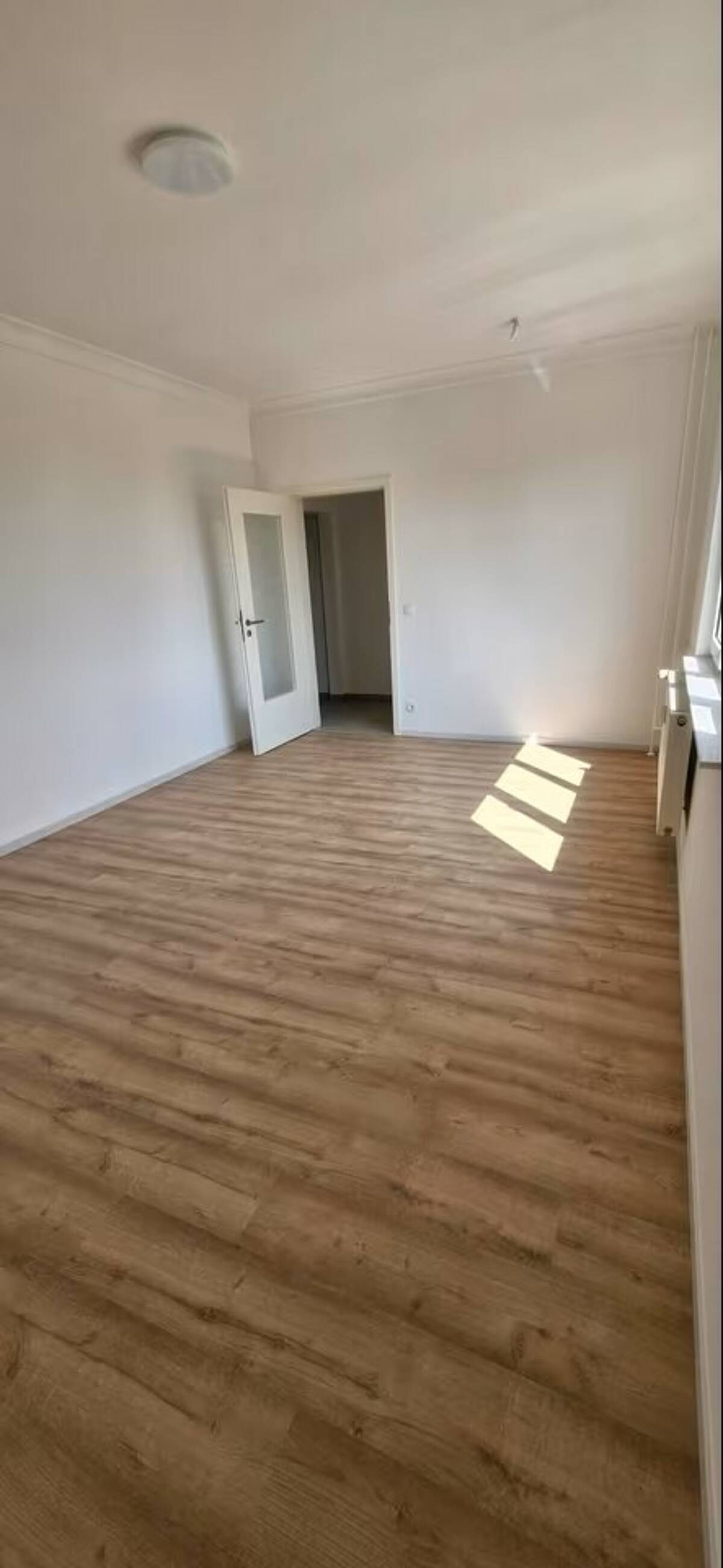 Attraktive, renovierte 2-Zimmer-Wohnung in der malerischen Oberlausitz. – 2977 Hoyerswerda – Bild 1 von 9