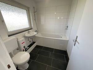 Frisch renovierte 2 Zimmer-Wohnung mit Balkon und modernisiertem Wannenbad – 23558 Lübeck – Vorschaubild 5