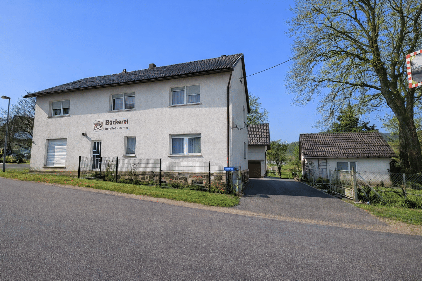Großes Einfamilienhaus in ländlich zentraler Lage mit Nebengelass in Föritztal OT Schwärzdorf – Föritz – Vorschaubild 2