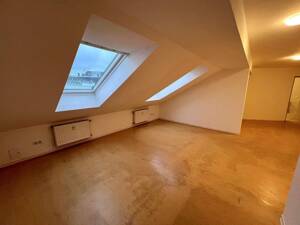 Großzügige 1-Zimmer-Dachgeschoss-Wohnung Saniert mit Aufzug und Stellplatz – 24103 Kiel – Vorschaubild 3