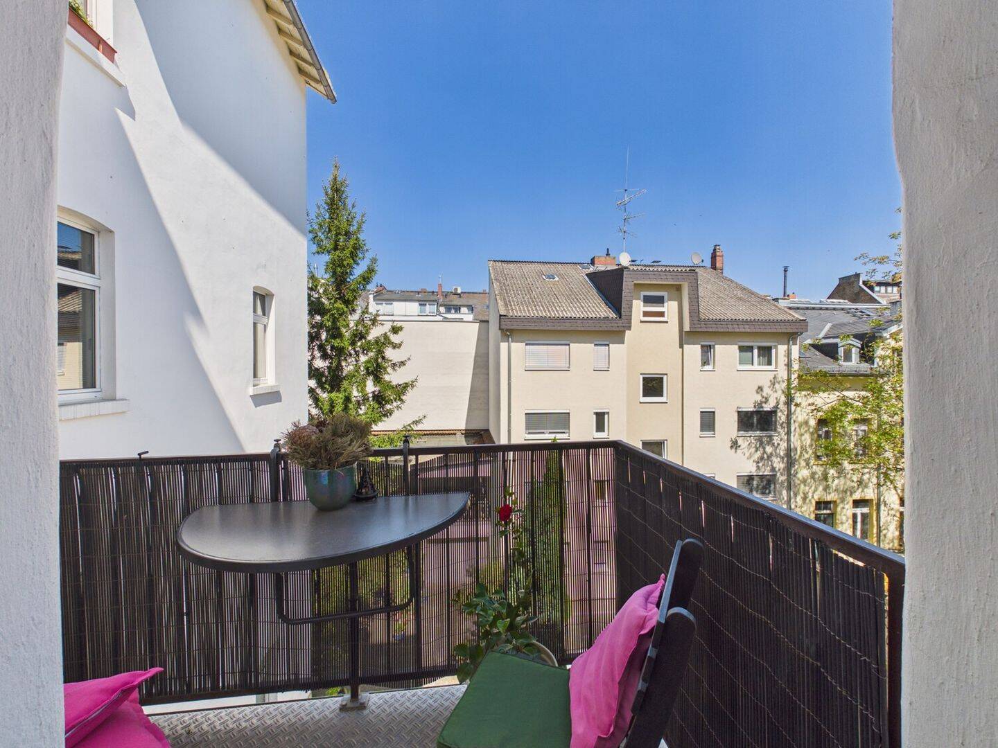 Helle Altbauwohnung mit Balkon, nahe der Adolfsallee und fußläufig zum Bahnhof ! – Wiesbaden – Vorschaubild 6