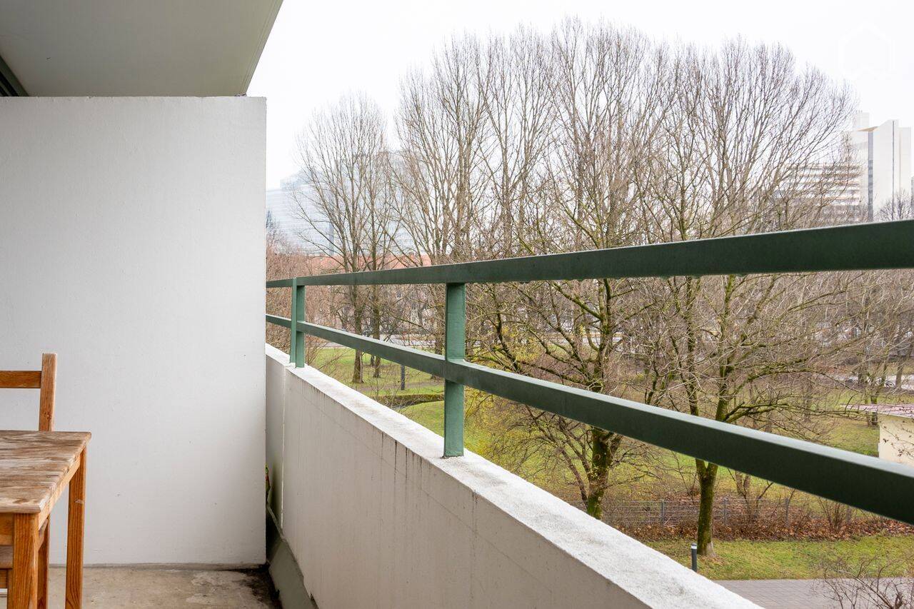 Möbliertes 1-Zimmer-Apartment mit Balkon in München-Schwabing — ab 15.08.2026 – München – Vorschaubild 2