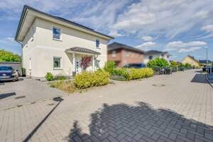 Sonnige Gartentage im jungen Einfamilienhaus mit Familienformat – 12623 Berlin – Vorschaubild 3