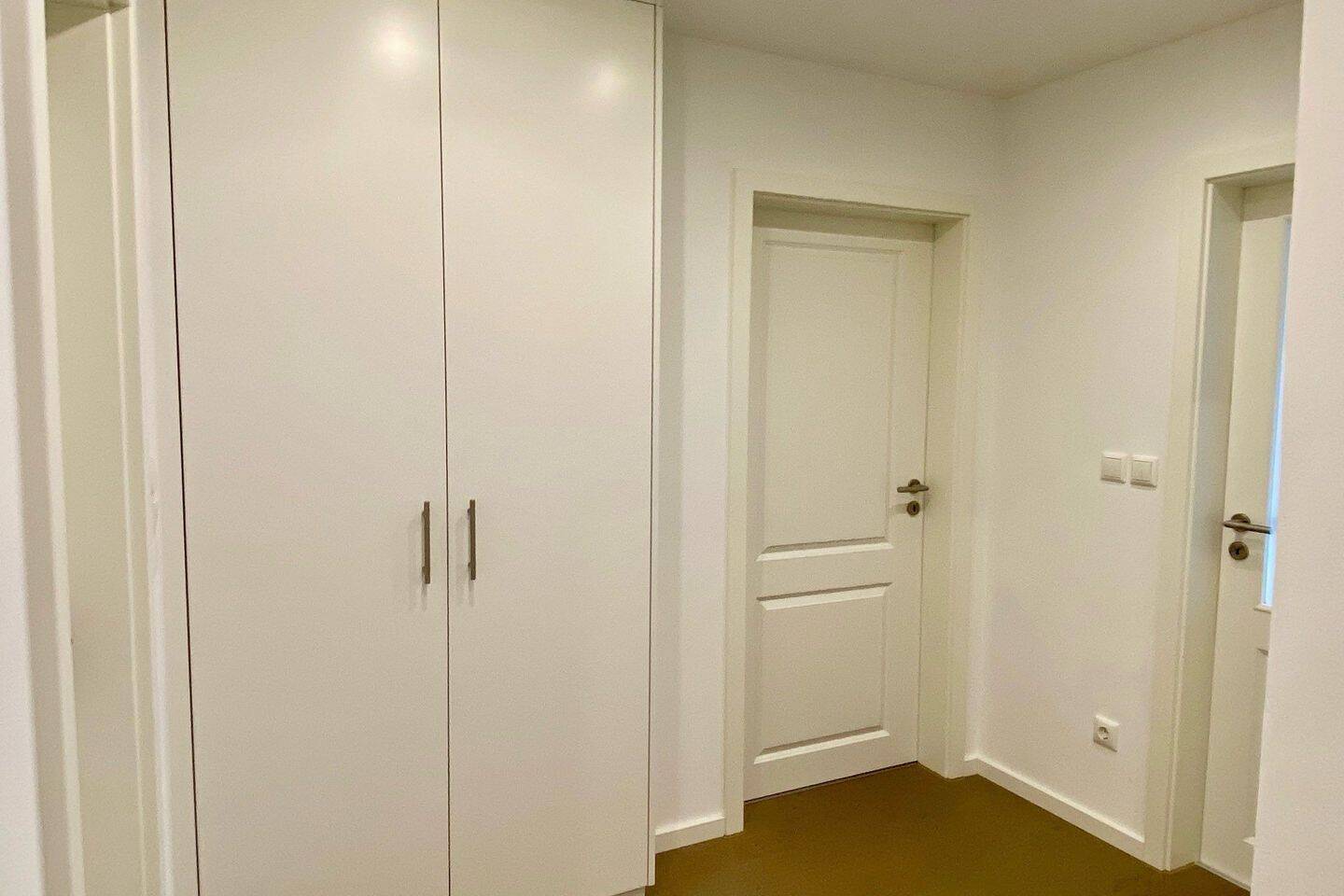 Möblierte modernisierte 2-Zimmer-Wohnung mit zwei Balkonen – München – Vorschaubild 3