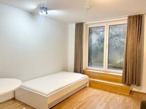 MODERNE VOLL MÖBLIERTE 1 ZIMMER SOUTERRAIN WOHNUNG MIT TERRASSE UND KFZ-STELLPLATZ – 91058 Erlangen – Vorschaubild 7