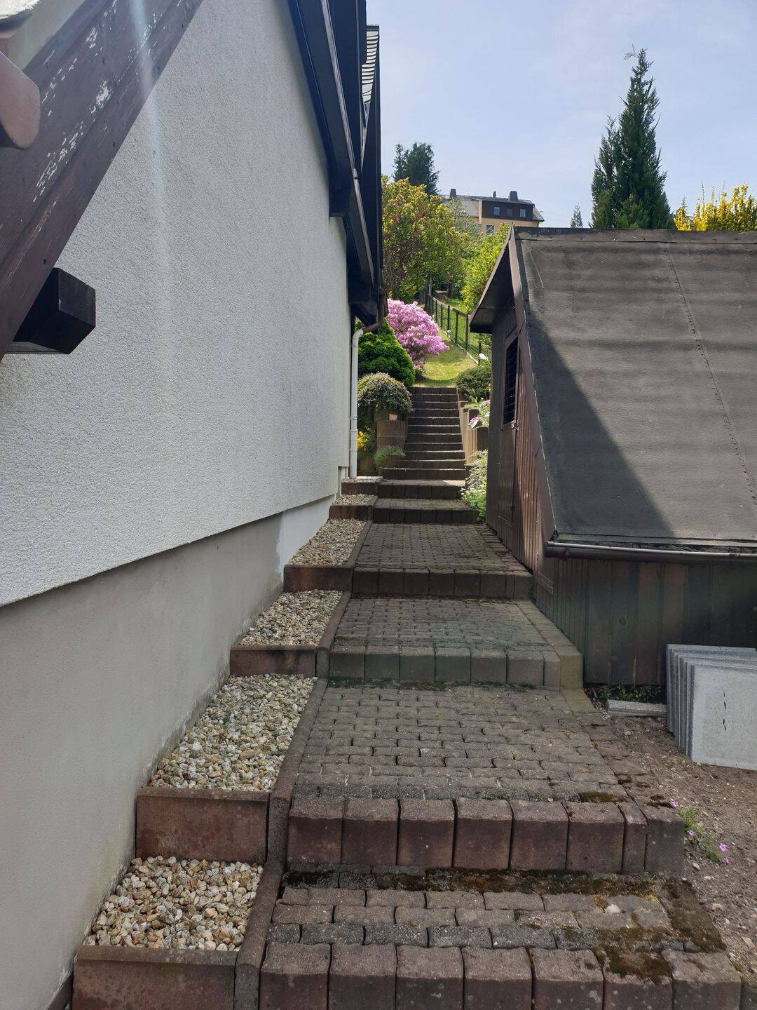 Ein Schmuckstück in bester gehobener Wohnlage: Kamin, Innenpool, Doppelgarage, 5 Räume, großer Garten, Gästehaus mit Küche und Bad – Aue – Vorschaubild 8