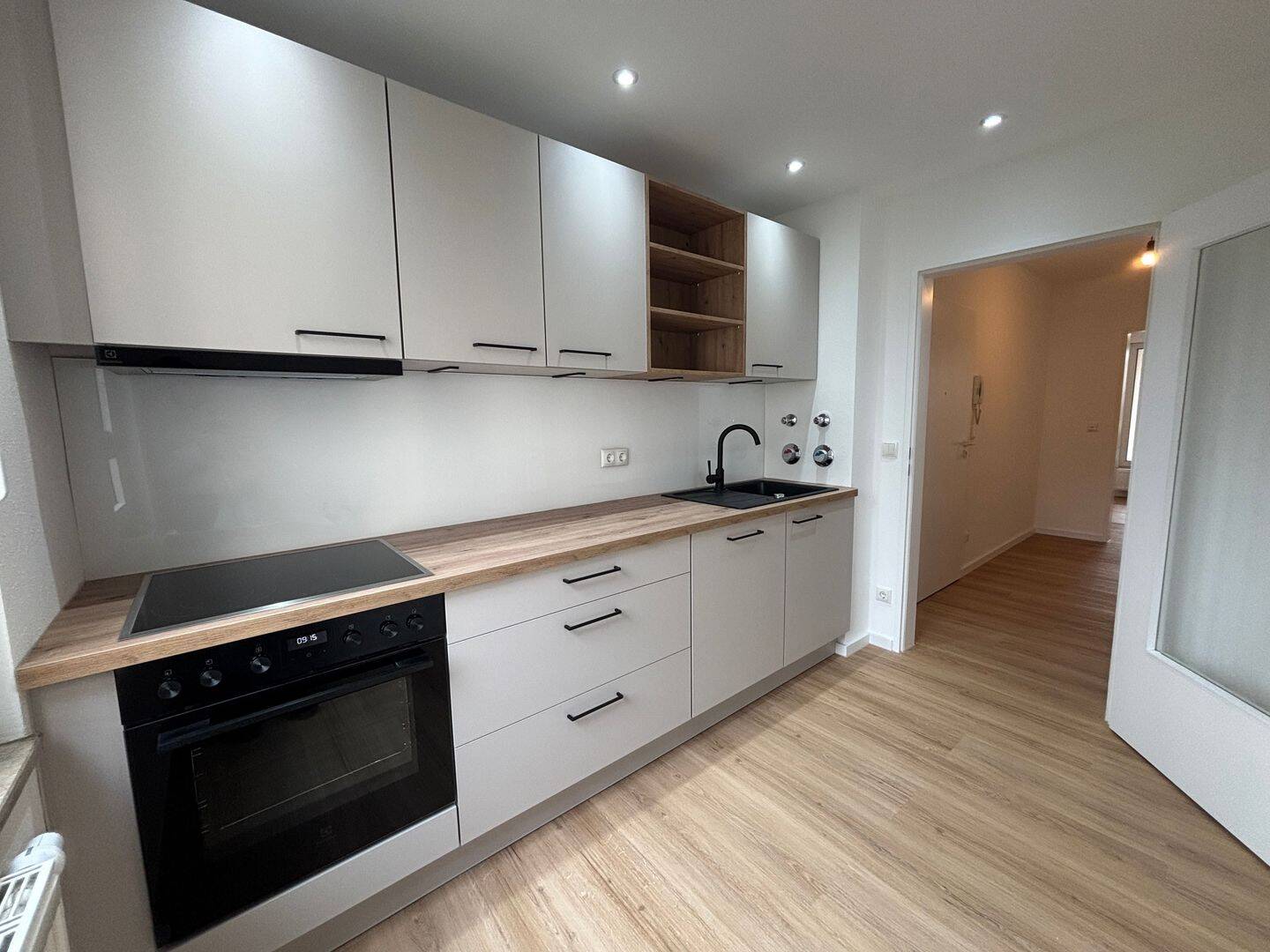 Frisch renovierte Balkonwohnung mit Stellplatz ! – Dresden – Vorschaubild 8