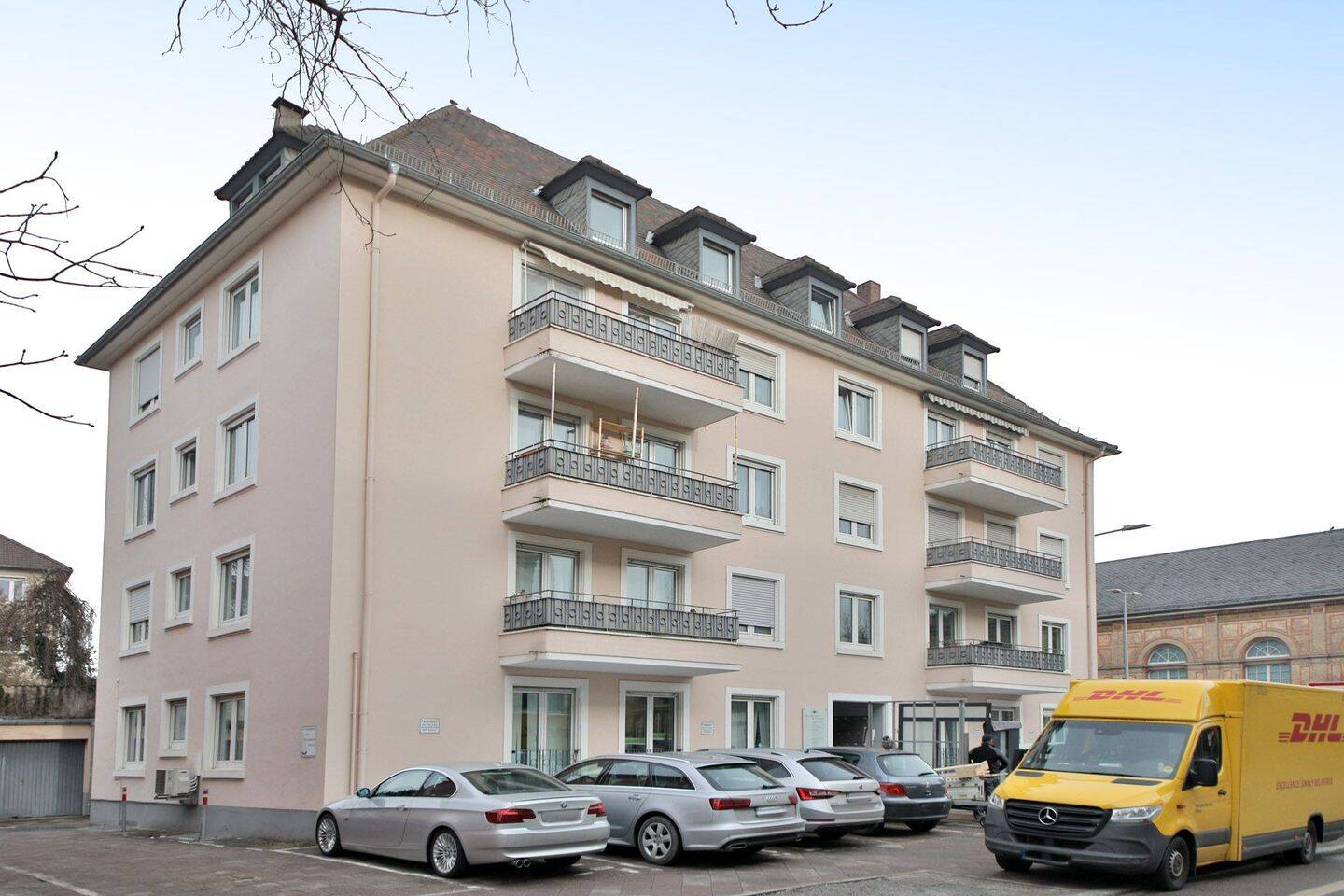 Bestlage: Helle 3-Zimmer-Dachgeschosswohnung mit Garage