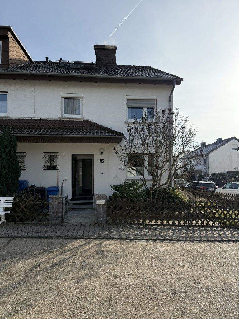 Attraktive Doppelhaushälfte mit Garage und schönem Garten in Eschborn-Niederhöchstädt! – Eschborn – Vorschaubild 2