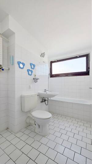 Freie großzügige 3-Zimmer-Wohnung mit Westloggia und Fahrstuhl nur 300 Meter vom Kudamm! – 10629 Berlin – Vorschaubild 8