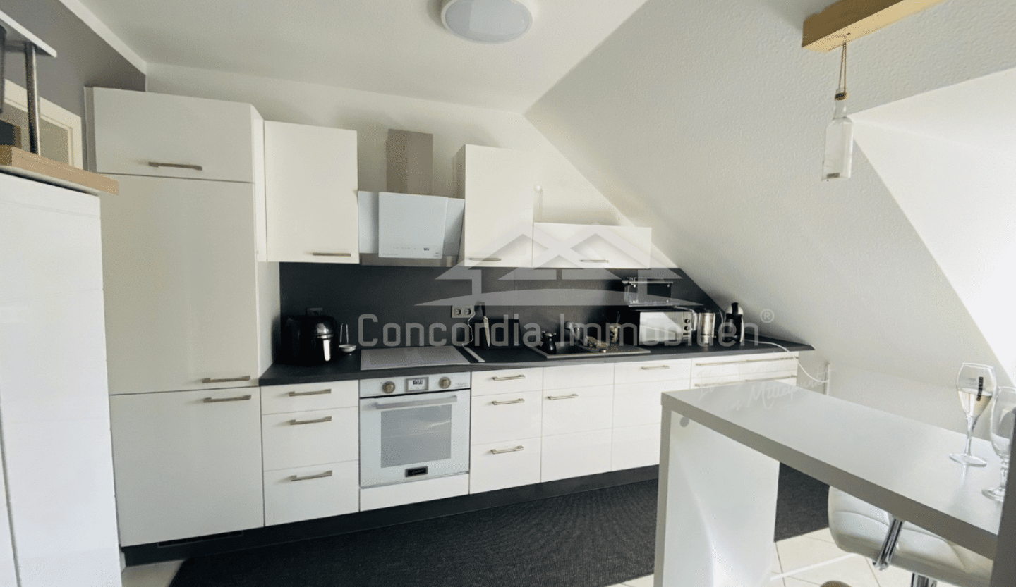 Charmant u. hell; Dachgeschosswohnung mit Weitblick und Stellplatz – Radebeul – Vorschaubild 3