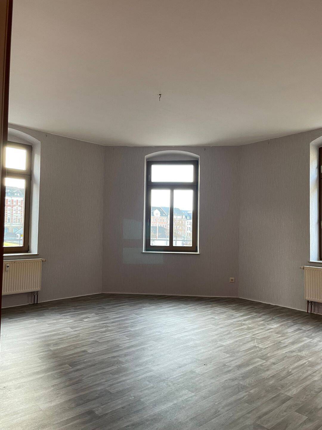Großzügige 4-Raum-Wohnung (WG-geeignet) mit Balkon in Innenhof, Badezimmer, Abstellraum und Keller – Chemnitz – Vorschaubild 6