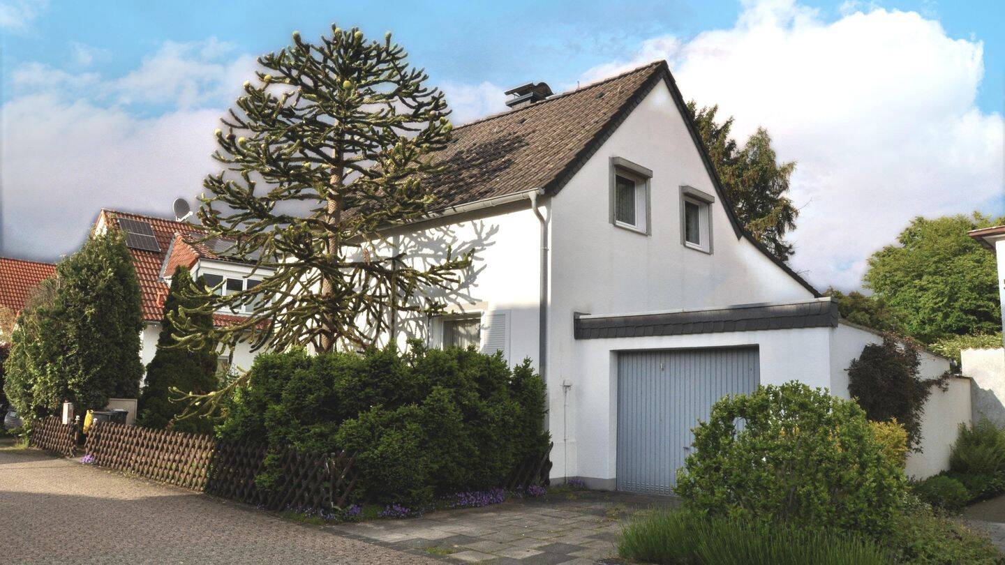 Sanieren oder neu bauen: charmantes EFH, 6 Zimmer, Einliegerwohnung, großer Garten, Garage