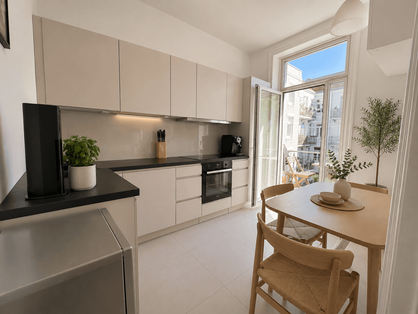 WARTELISTE! Sonne von früh bis spät: Hamburger Altbau mit Kamin, Stuck & zwei Balkonen – Hamburg – Vorschaubild 9