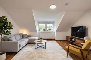 Frei ab August: Ihr neues Zuhause mit Fernblick in Stuttgart-Ost - 4 Zimmer – 70186 Stuttgart – Vorschaubild 2