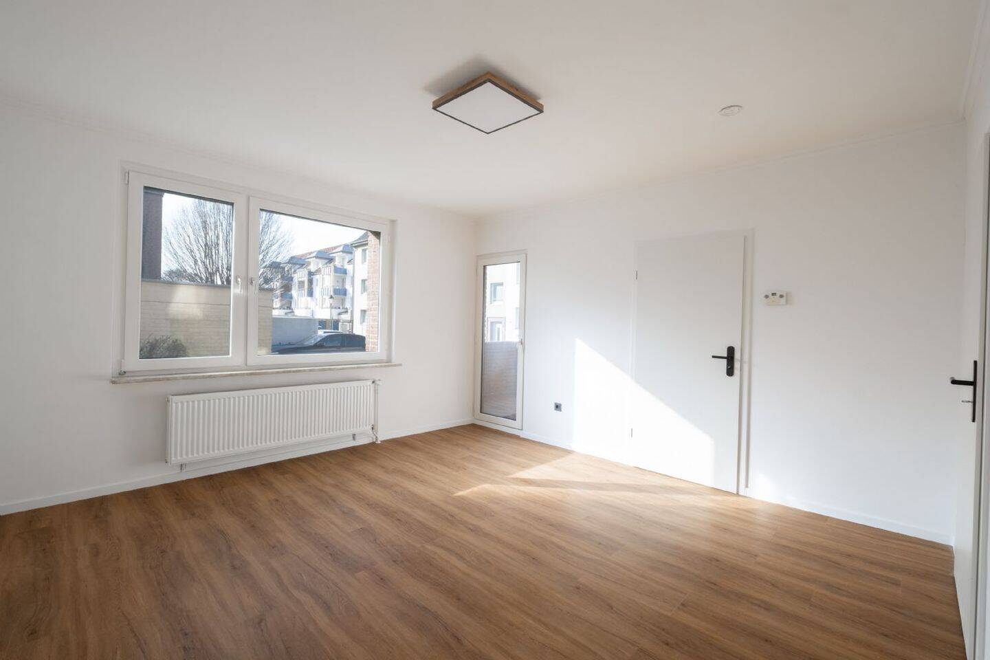 Modern wohnen in Düsseldorf - frisch renovierte 2-Zimmer-Wohnung mit Balkon und neuer Einbauküche