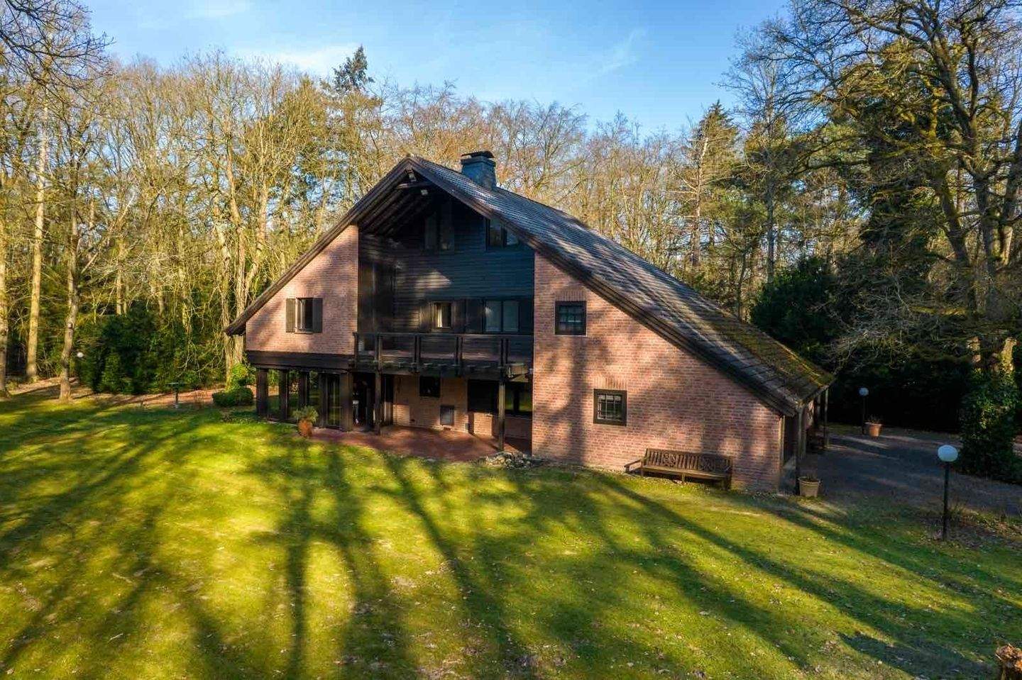 Exklusive Villa im Hardter Wald - Ein Paradies der Privatsphäre – Mönchengladbach – Bild 1 von 9